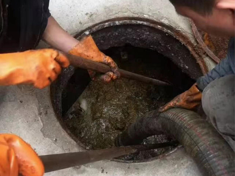 连平清理化粪池时如何避免沼气的危害?